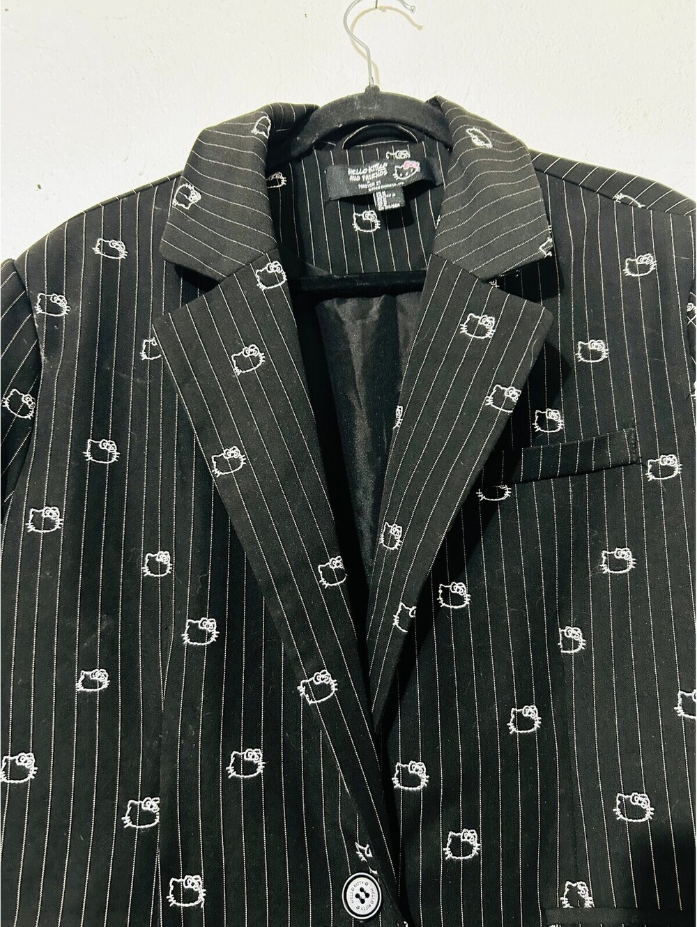 Hello Kitty x Forever 21 Black Pinstripe Blazer Embroidered Sanrio Oversized M - Picture 5 of 5
